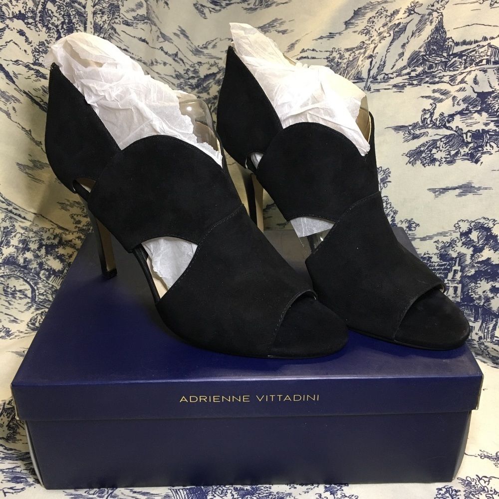 Adrienne Vittadini sz 9 Black Heels Open toe Side cut out New in box